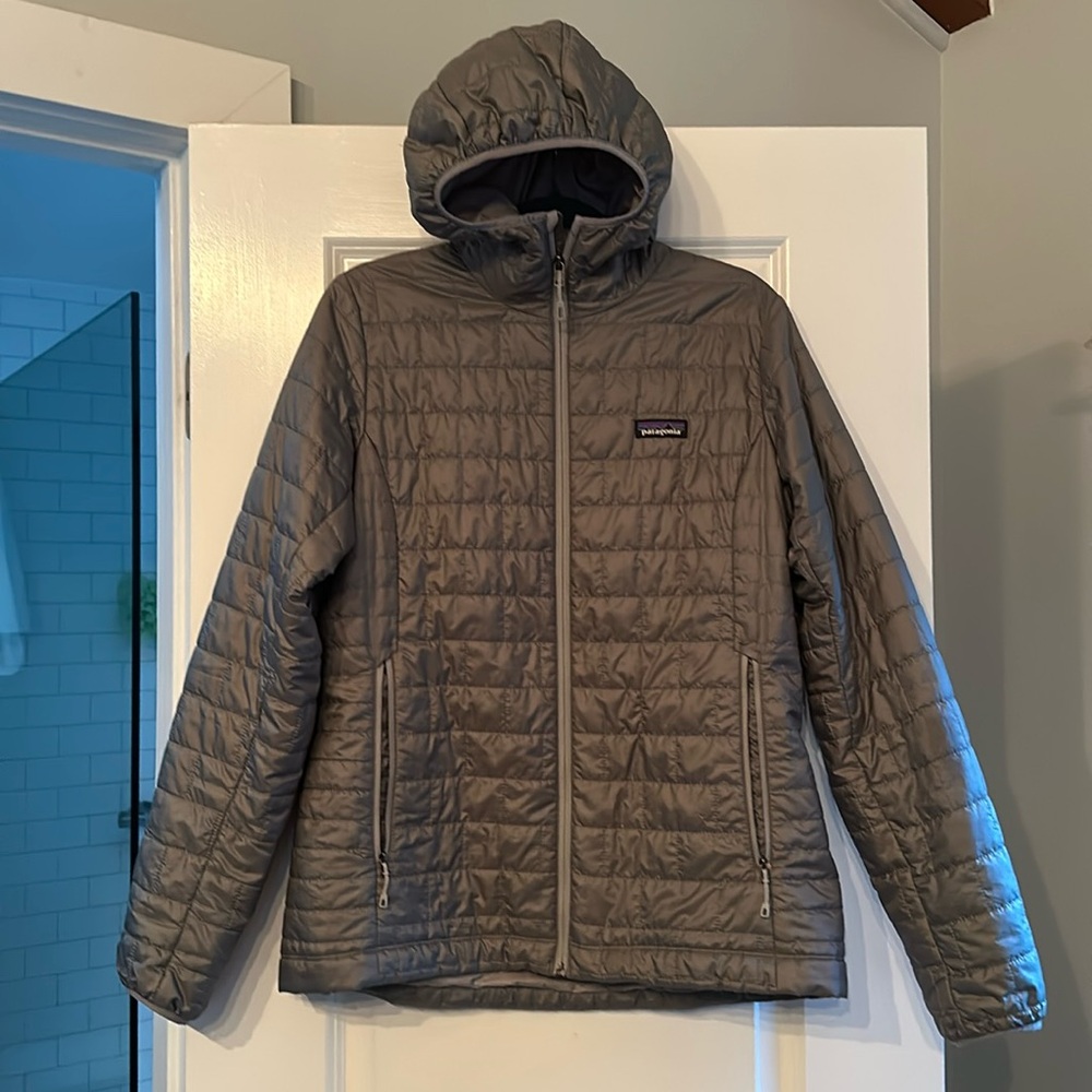 Women’s Patagonia Nano Puff jacket with hood sz. large